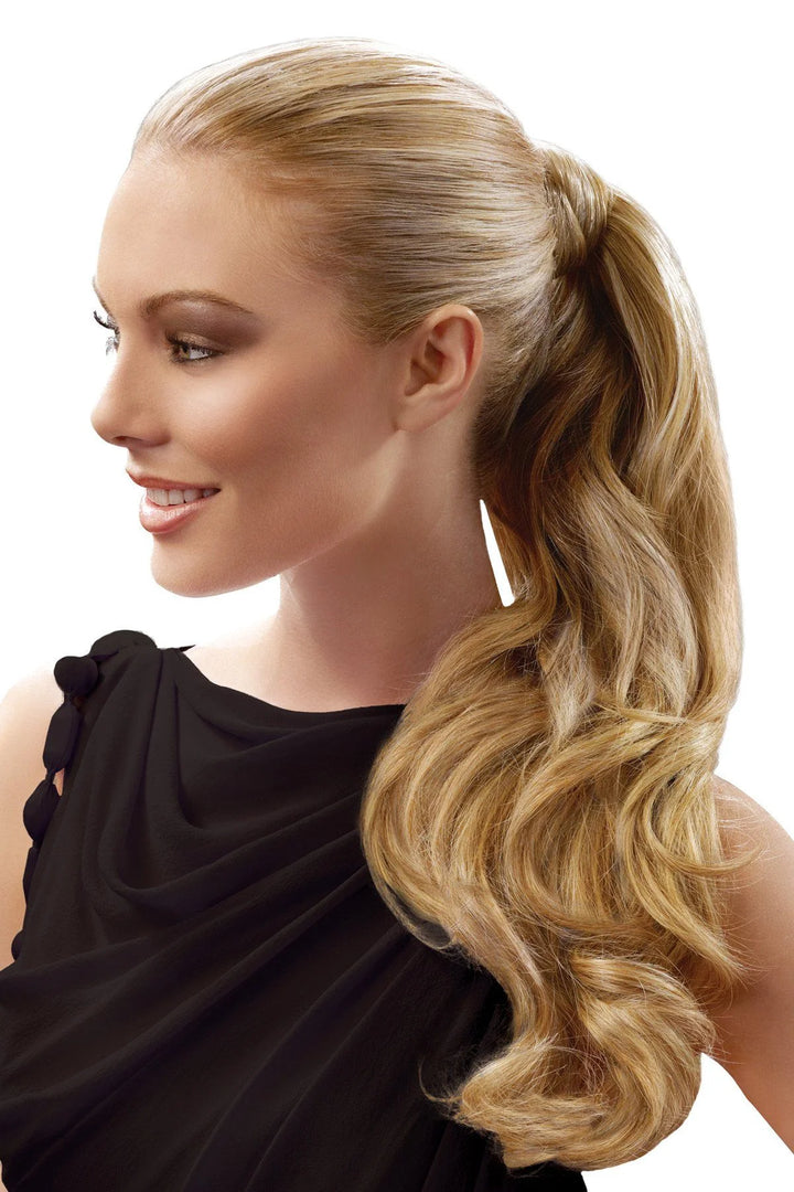 Hairdo Pony 23in Long Wave Wrap Around Pony Model Side View R25 Ginger Blonde