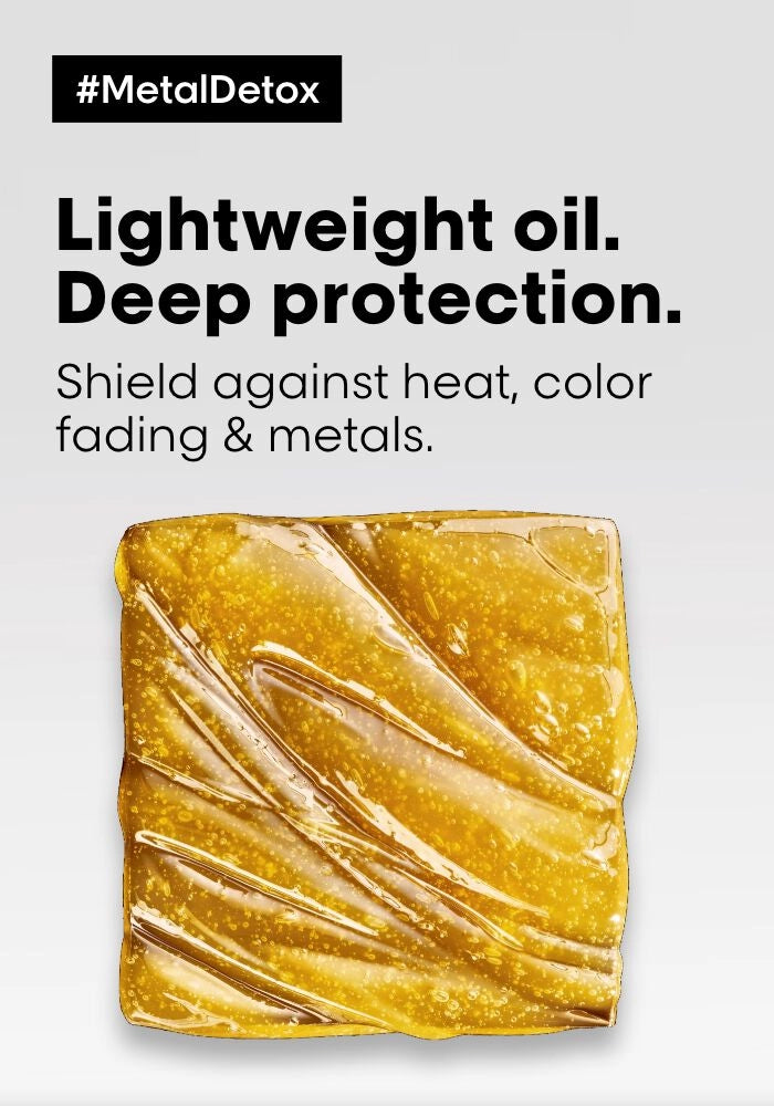 L'oreal Professional Serie Expert Metal Detox Lightweight, Concentrated Oil image of product texture with natural ingredients